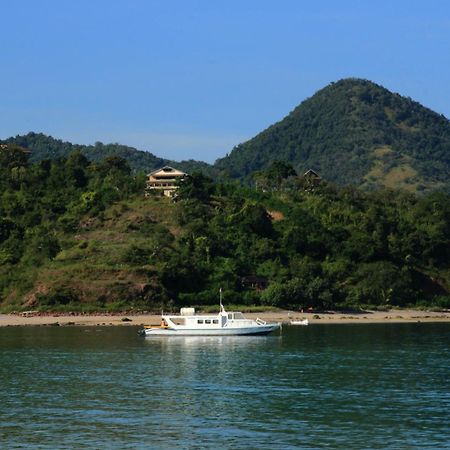 Merdeka House Maluk ภายนอก รูปภาพ