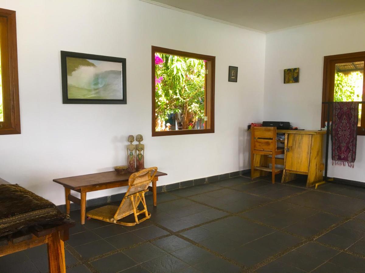 Merdeka House Maluk ภายนอก รูปภาพ