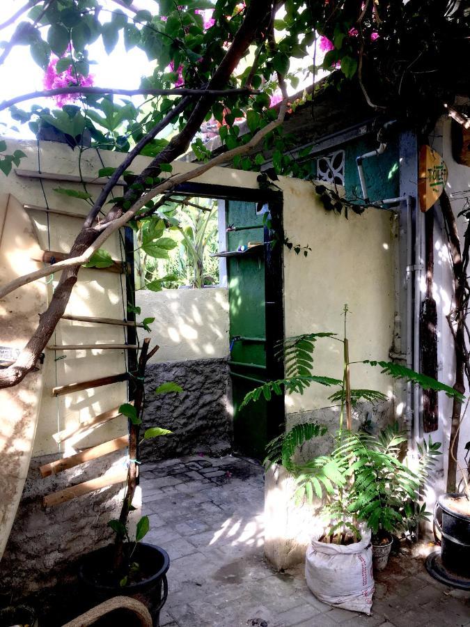 Merdeka House Maluk ภายนอก รูปภาพ