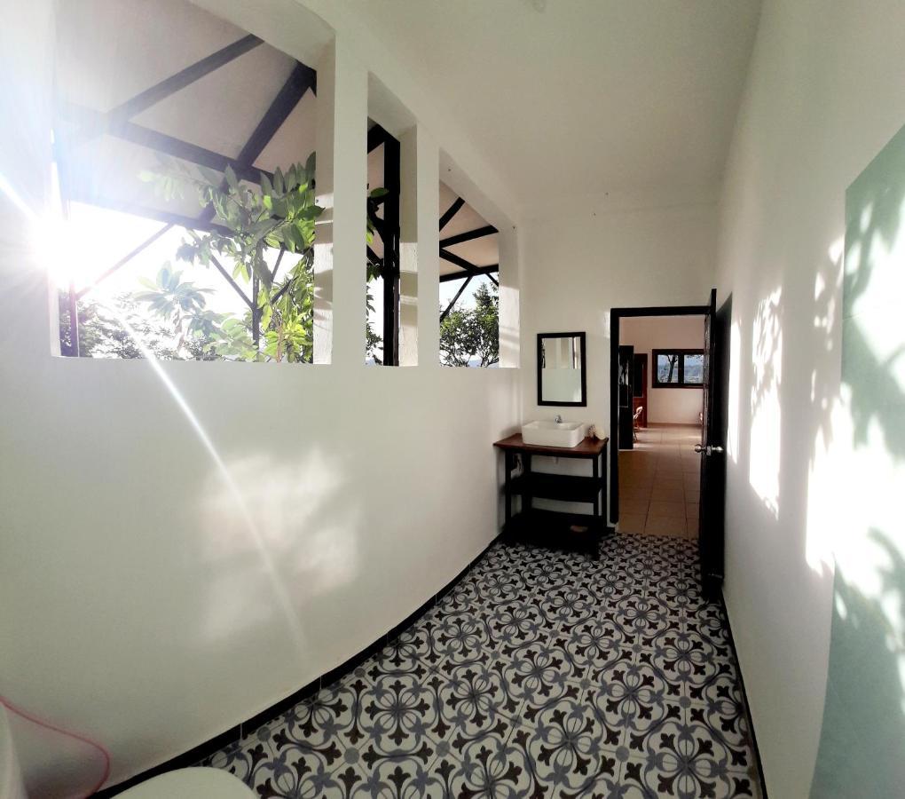 Merdeka House Maluk ภายนอก รูปภาพ