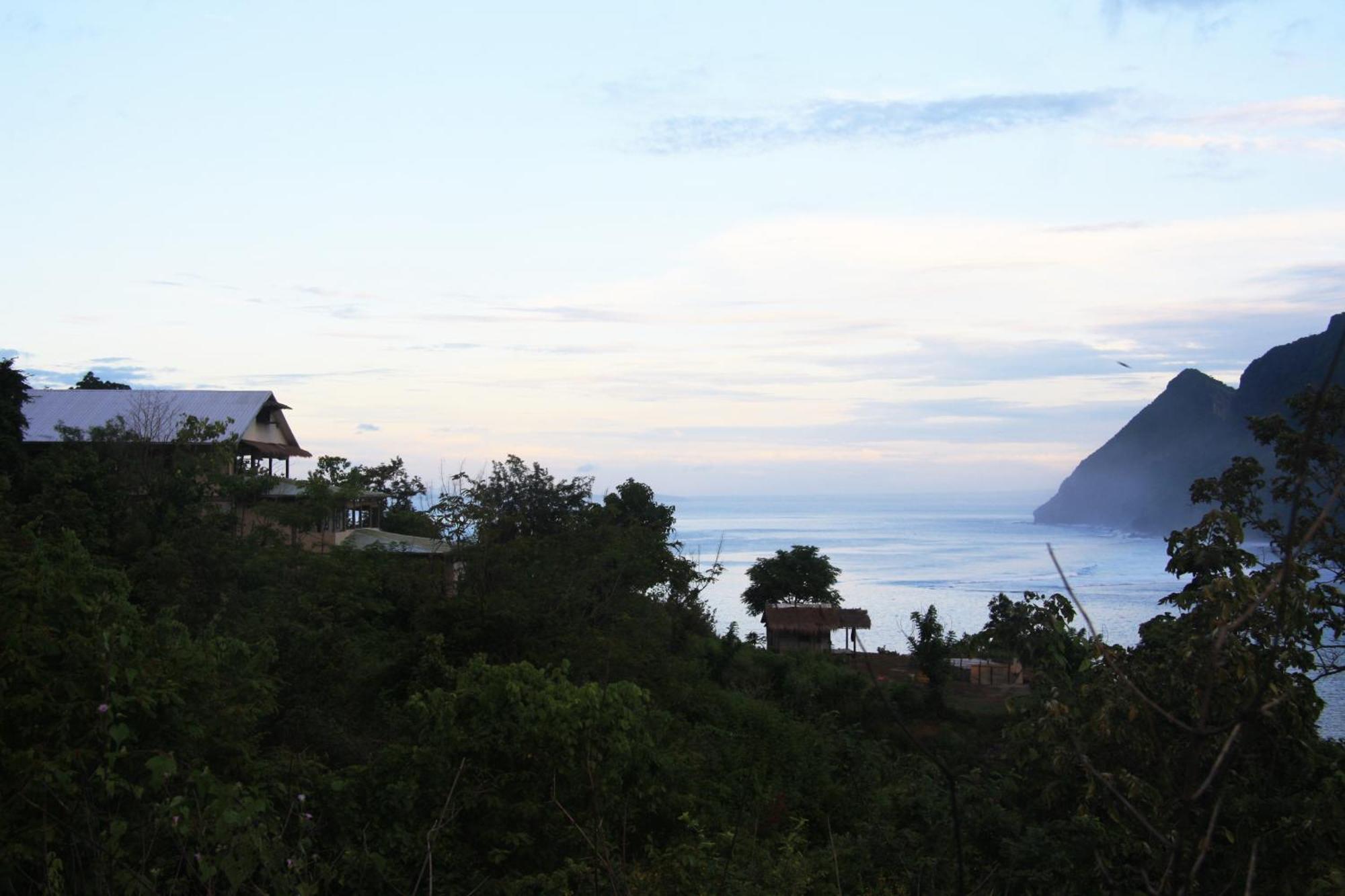 Merdeka House Maluk ภายนอก รูปภาพ