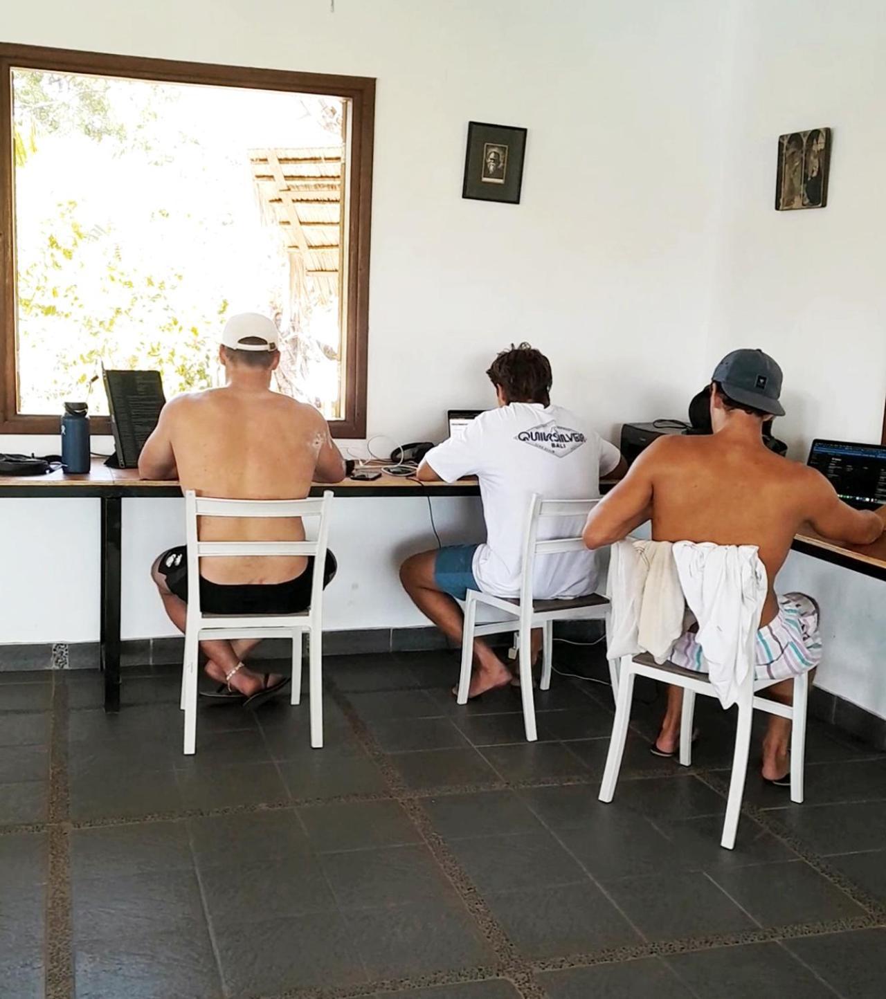 Merdeka House Maluk ภายนอก รูปภาพ