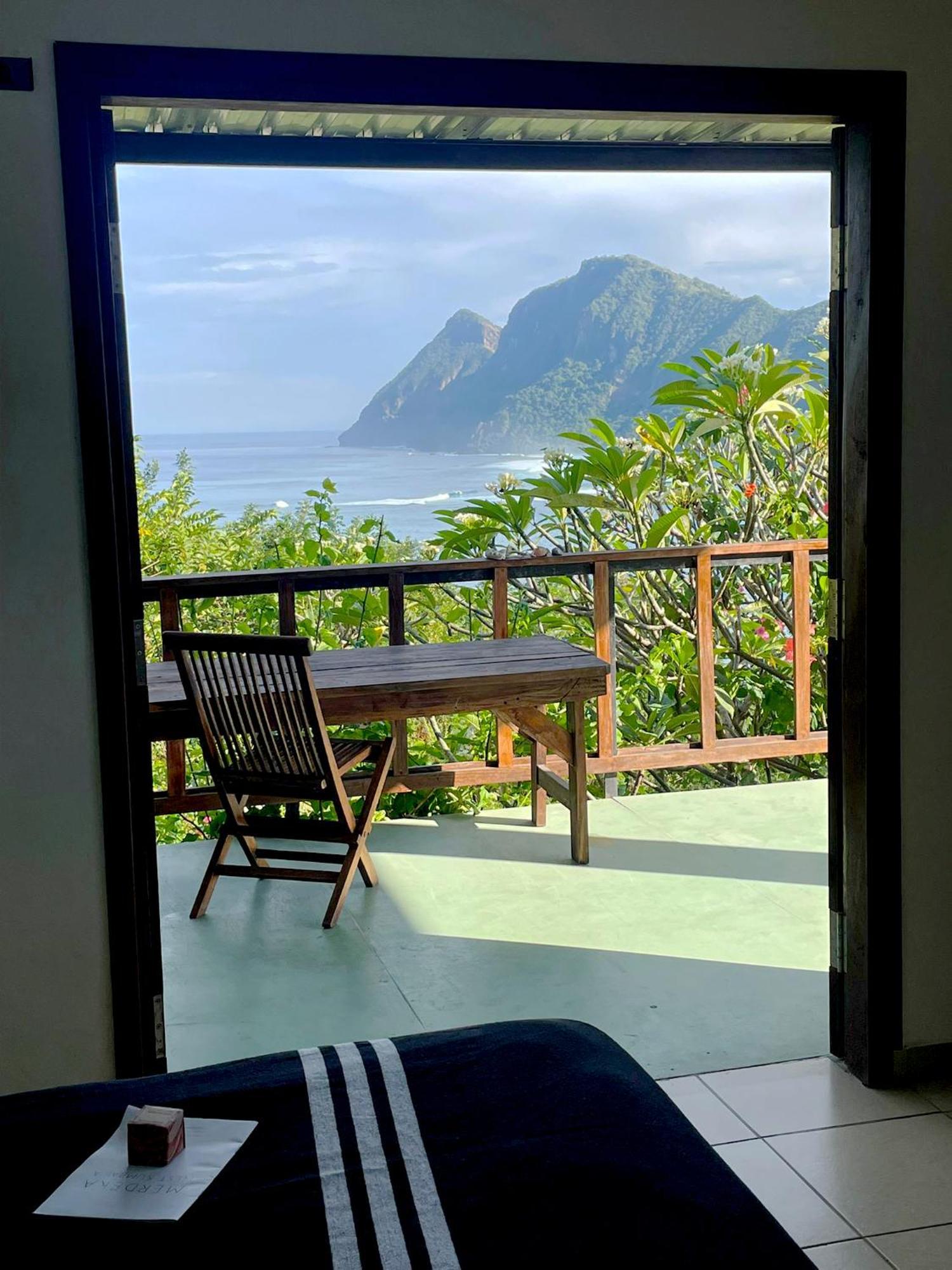 Merdeka House Maluk ภายนอก รูปภาพ