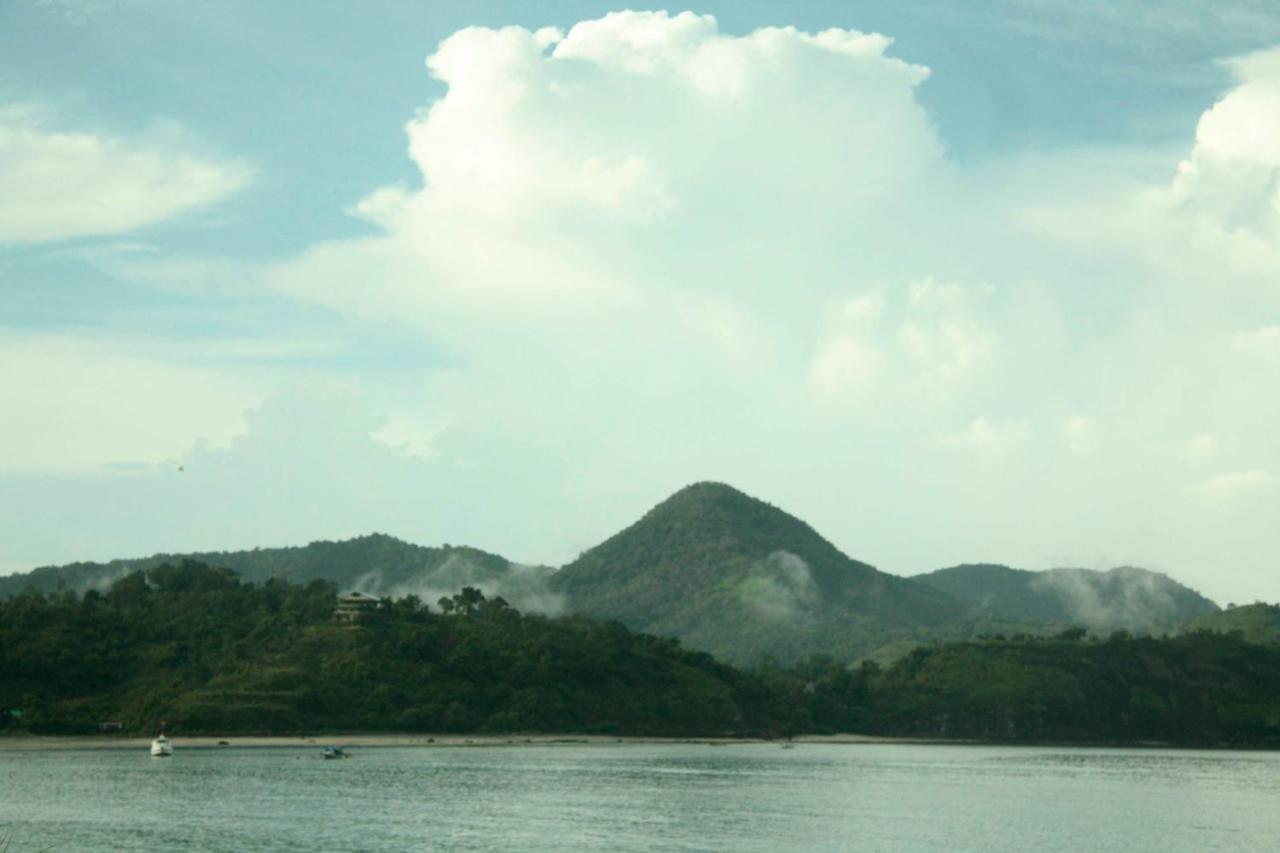 Merdeka House Maluk ภายนอก รูปภาพ